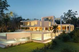 Casa blanca y luminosa